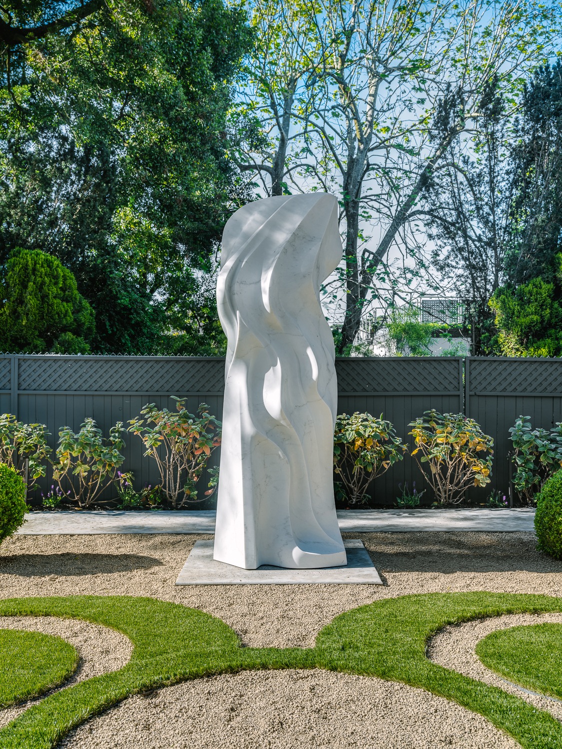 Yoko Kubrick's monumental marble sculpture Lethe in Zeterre Landscape Architecture's garden at the 2019 San Francisco Decorator Showcase